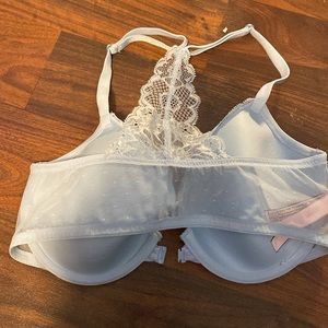 Light blue Victoria secret bra size 34d wore once and was just to big for me